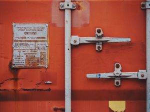 Lägg det gamla livet i en container